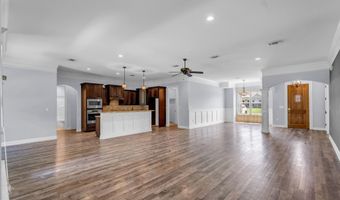 709 Champagne Dr, Biloxi, MS 39532