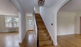 4706 32ND St N, Arlington, VA 22207