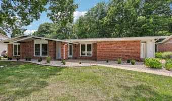318 Algonquin Dr, Ballwin, MO 63011