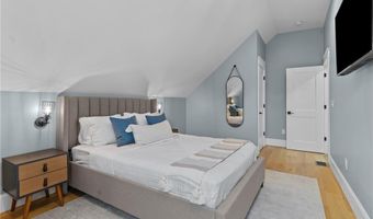 20 Summer St 2, Newport, RI 02840