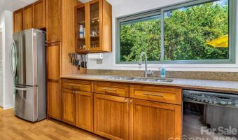 5 Fairway Dr, Arden, NC 28704