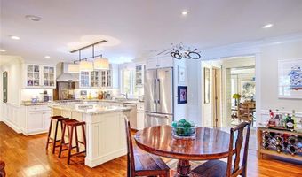 22 Lantern Ln, Barrington, RI 02806