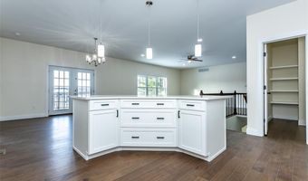 9 Fairway Ct, Alton, IL 62002