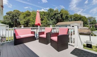 21 Beacon St, Johnston, RI 02919