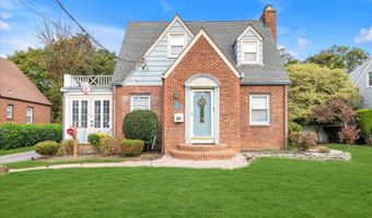 22 Towne St, Amityville, NY 11701