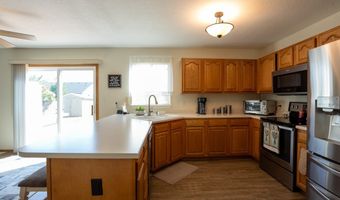 1211 10th Ave SE, Altoona, IA 50009