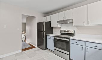 2215 Nichols Rd B, Arlington Heights, IL 60004