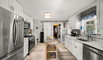 446 Plymouth St, Abington, MA 02351
