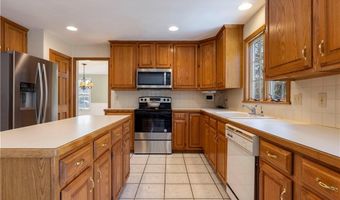 38 Kristen Ln, North Kingstown, RI 02852