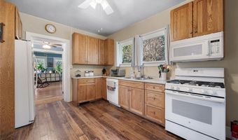 207 N Davis St, Anamosa, IA 52205