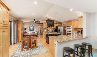 408 N Oak Ridge Rd, Brandon, SD 57005