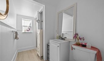 16 Courtway St, Narragansett, RI 02882