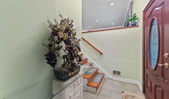 6816 SHRINE Ct, Annandale, VA 22003