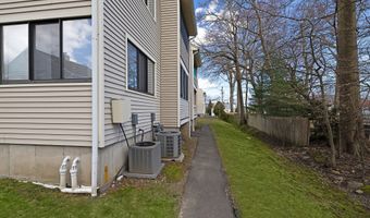 39 Lance Cir 39, Bridgeport, CT 06606