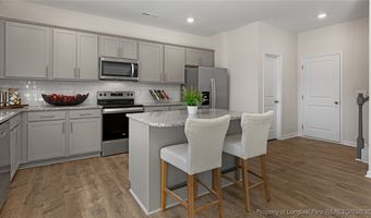 941 Misty Creek Dr, Aberdeen, NC 28315