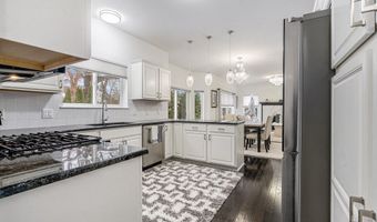 1360 Fairlane Dr, Ann Arbor, MI 48104