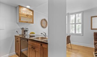 220 13TH St SE 14, Washington, DC 20003