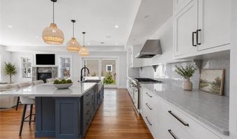 6 Sharon Ct, Newport, RI 02840