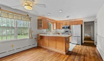 8 North Dr, Middletown, RI 02842