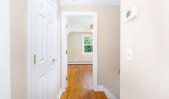 404 Soundview Ave, Bridgeport, CT 06606
