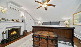 43 Poplar St, Newport, RI 02840