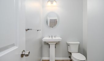 2 Oak Meadows Dr 102, Brookfield, CT 06804