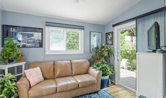 75 Crescent Ave, Cranston, RI 02910