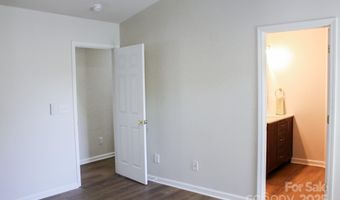 3813 Brookchase Ln, Charlotte, NC 28205