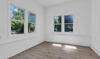 136 Pacific Ave, Beachwood, NJ 08722