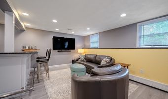 13 Lantern Ln, Billerica, MA 01821