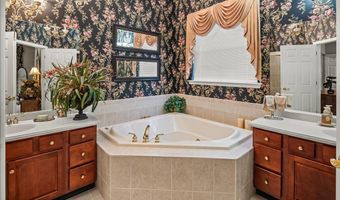 9 Spring Lake Ct, Barnegat, NJ 08005