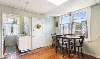 93 Whipple Ave, Cranston, RI 02920