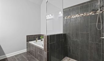 1044 Township Sq, Alpharetta, GA 30022