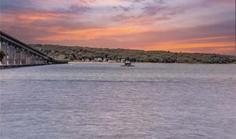 129 Seaside Dr, Jamestown, RI 02835