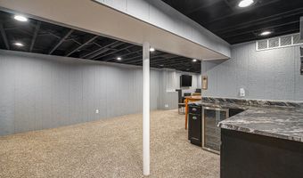 646 Dellwood Dr, Ann Arbor, MI 48103