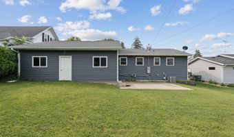 310 7th Ave SE, Dyersville, IA 52040