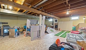 435 Berry Ridge Dr, Amherst, OH 44001