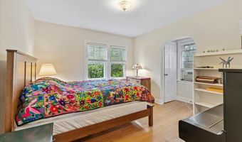 73 Oakwood St, Albany, NY 12208