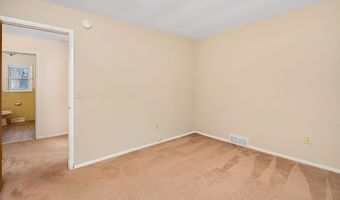 3 Springwood Manor Dr, Albany, NY 12211