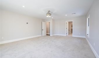 7 Dennell Dr, Lincoln, RI 02865