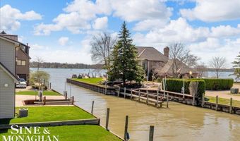 113 Roselawn St, Algonac, MI 48001