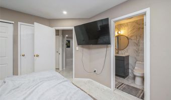 615 Broadway 68, Amityville, NY 11701