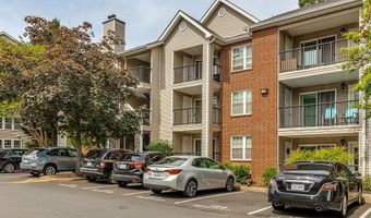 3305 WYNDHAM Cir 353, Alexandria, VA 22302