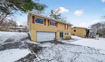 677 Turfwood Dr, Ballwin, MO 63021