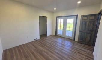 38515 129th St, Aberdeen, SD 57401