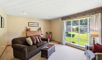 825 Queenswood Ct, Indianapolis, IN 46217