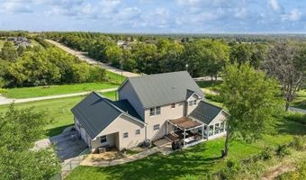 1049 Vine Ave, Riverside, IA 52327