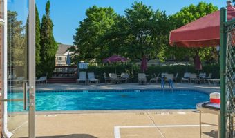 1934 N Charter Point Dr, Arlington Heights, IL 60004