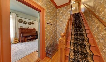 369 37th St, Astoria, OR 97103
