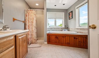 46 Ammonoosuc Dr, Bartlett, NH 03812